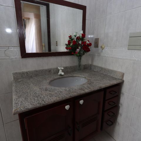 Casa à venda com 160m², 3 quartos e 2 vagasBanheiro da Suíte