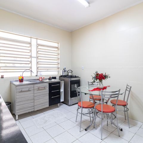 Casa à venda com 223m², 4 quartos e 3 vagas Casa à venda com 223m², 4 quartos e 3 vagasCozinha