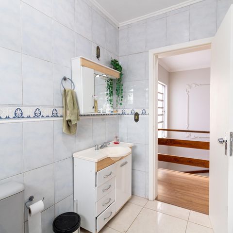 Casa à venda com 223m², 4 quartos e 3 vagas Casa à venda com 223m², 4 quartos e 3 vagasBanheiro Social