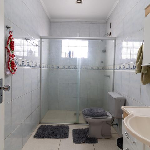 Casa à venda com 223m², 4 quartos e 3 vagas Casa à venda com 223m², 4 quartos e 3 vagasBanheiro Social