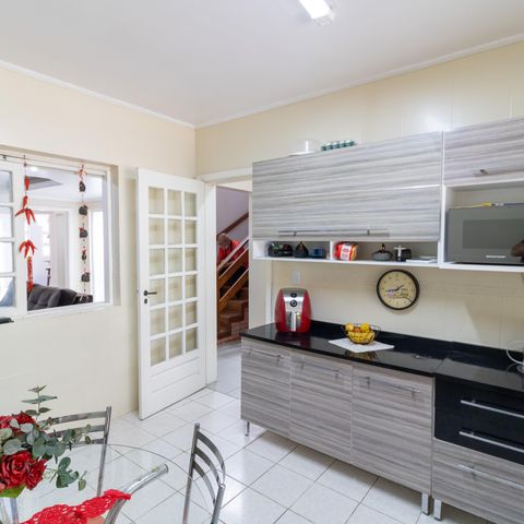 Casa à venda com 223m², 4 quartos e 3 vagas Casa à venda com 223m², 4 quartos e 3 vagasCozinha
