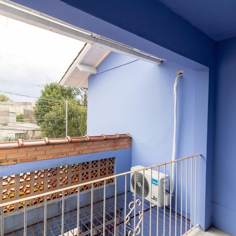 Casa à venda com 223m², 4 quartos e 3 vagas Casa à venda com 223m², 4 quartos e 3 vagasSacada do Quarto 1
