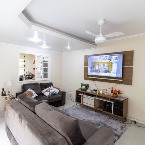 Casa à venda com 223m², 4 quartos e 3 vagas Casa à venda com 223m², 4 quartos e 3 vagasSala