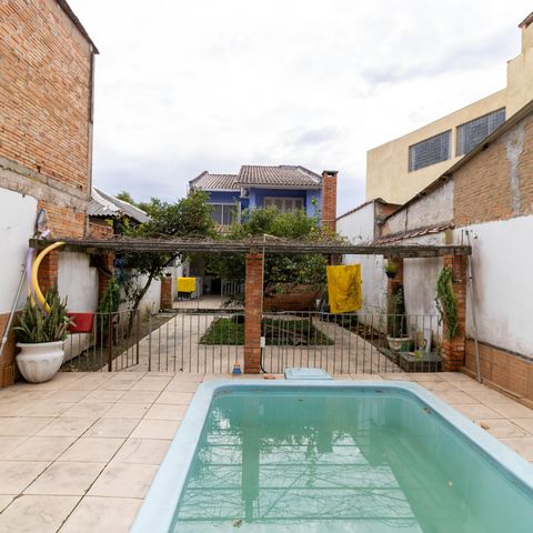 Casa à venda com 223m², 4 quartos e 3 vagas Casa à venda com 223m², 4 quartos e 3 vagasÁrea comum - Piscina