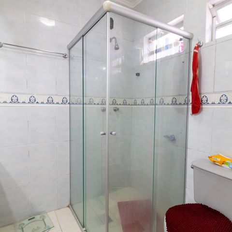 Casa à venda com 223m², 4 quartos e 3 vagas Casa à venda com 223m², 4 quartos e 3 vagasBanheiro da Suíte