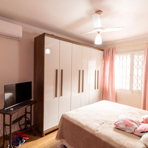 Casa à venda com 223m², 4 quartos e 3 vagas Casa à venda com 223m², 4 quartos e 3 vagasSuíte
