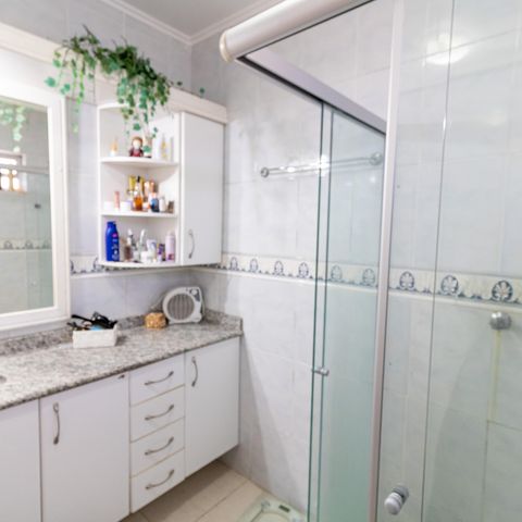 Casa à venda com 223m², 4 quartos e 3 vagas Casa à venda com 223m², 4 quartos e 3 vagasBanheiro da Suíte