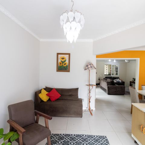 Casa à venda com 223m², 4 quartos e 3 vagas Casa à venda com 223m², 4 quartos e 3 vagasSala