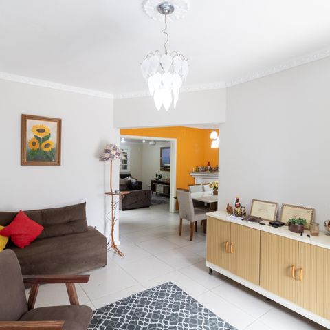 Casa à venda com 223m², 4 quartos e 3 vagas Casa à venda com 223m², 4 quartos e 3 vagasSala