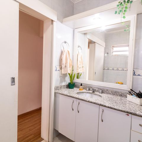 Casa à venda com 223m², 4 quartos e 3 vagas Casa à venda com 223m², 4 quartos e 3 vagasBanheiro da Suíte