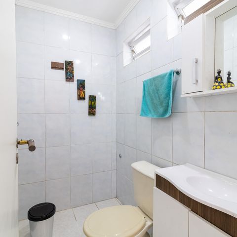 Casa à venda com 223m², 4 quartos e 3 vagas Casa à venda com 223m², 4 quartos e 3 vagasLavabo