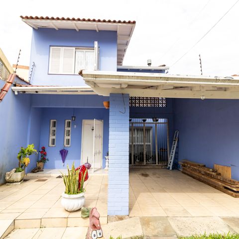 Casa à venda com 223m², 4 quartos e 3 vagas Casa à venda com 223m², 4 quartos e 3 vagasFachada