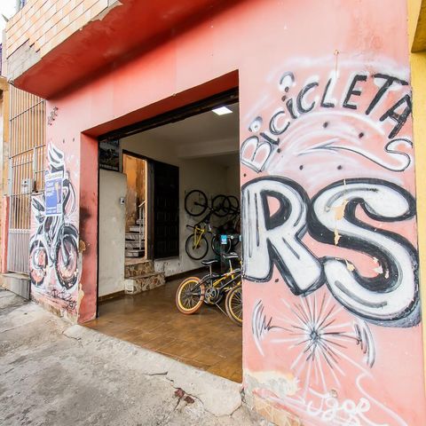 Casa à venda com 147m², 2 quartos e 1 vaga Casa à venda com 147m², 2 quartos e 1 vagaFachada