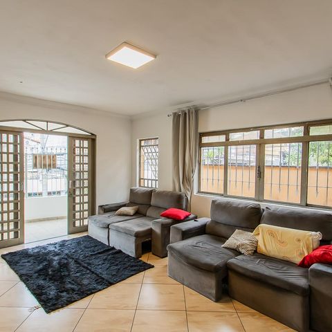 Casa à venda com 147m², 2 quartos e 1 vaga Casa à venda com 147m², 2 quartos e 1 vagaSala