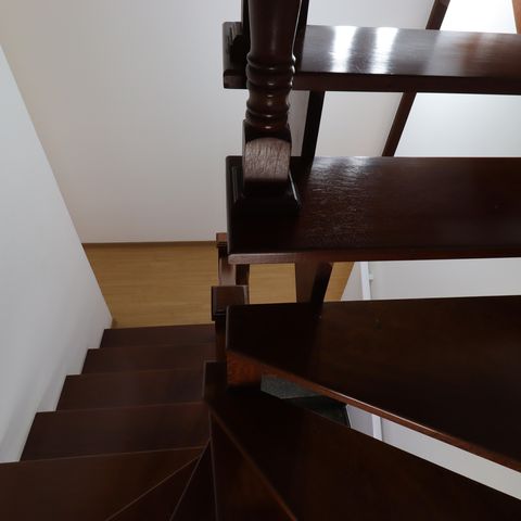 Casa à venda com 209m², 3 quartos e 7 vagasEscada piso superior