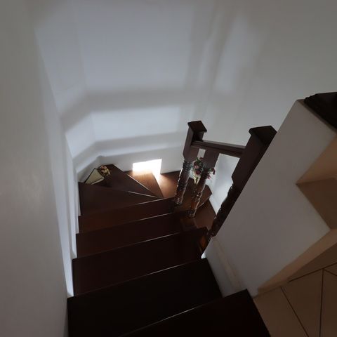 Casa à venda com 209m², 3 quartos e 7 vagasEscada piso superior
