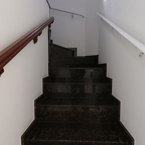 Casa à venda com 209m², 3 quartos e 7 vagasEscada piso inferior