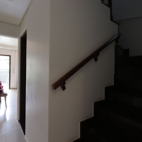 Casa à venda com 209m², 3 quartos e 7 vagasCorredor piso inferior