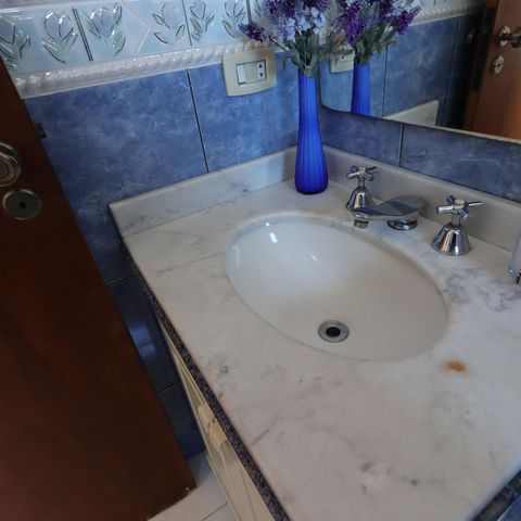 Casa à venda com 209m², 3 quartos e 7 vagasBanheiro da Suíte 1 - Pia