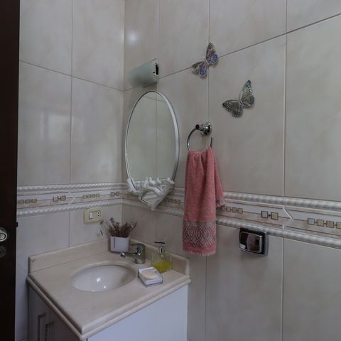 Casa à venda com 209m², 3 quartos e 7 vagasBanheiro da Suíte 2