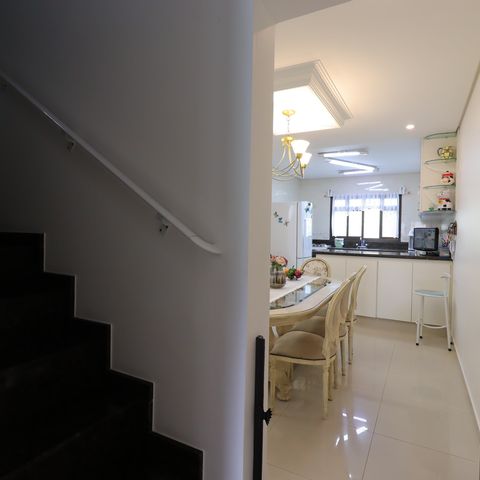 Casa à venda com 209m², 3 quartos e 7 vagasCorredor piso inferior