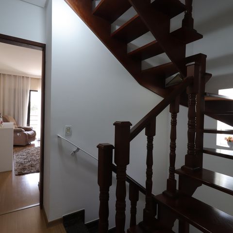 Casa à venda com 209m², 3 quartos e 7 vagasCorredor piso superior