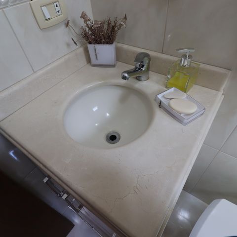 Casa à venda com 209m², 3 quartos e 7 vagasBanheiro da Suíte 2 - Pia