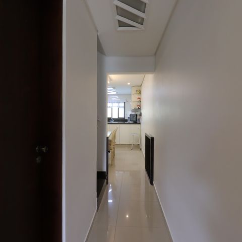 Casa à venda com 209m², 3 quartos e 7 vagasCorredor piso inferior
