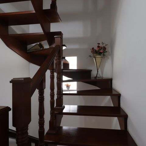 Casa à venda com 209m², 3 quartos e 7 vagasEscada piso superior