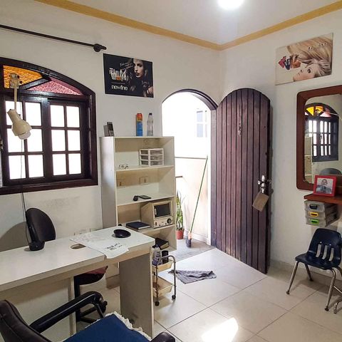 Casa à venda com 260m², 5 quartos e 2 vagas Casa à venda com 260m², 5 quartos e 2 vagasHome Office