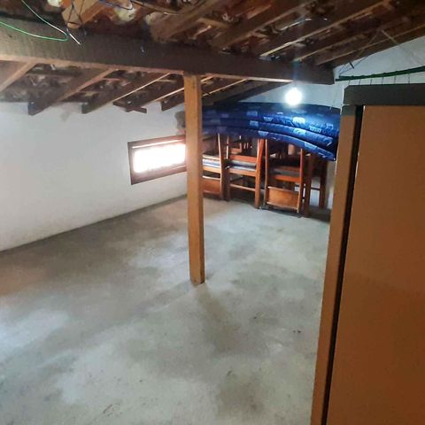 Casa à venda com 260m², 5 quartos e 2 vagas Casa à venda com 260m², 5 quartos e 2 vagasSótão