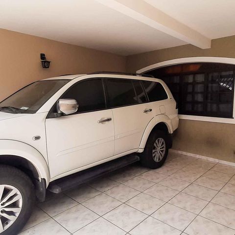 Casa à venda com 260m², 5 quartos e 2 vagas Casa à venda com 260m², 5 quartos e 2 vagasGaragem