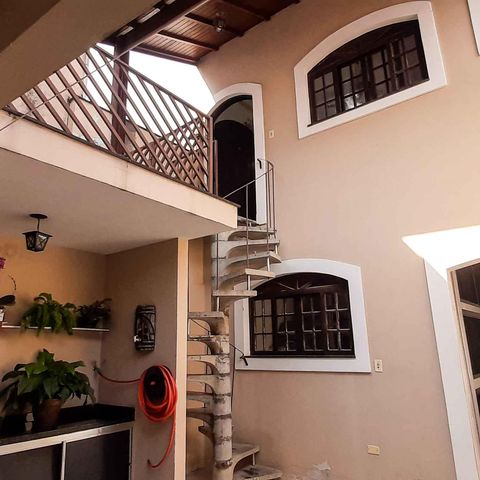 Casa à venda com 260m², 5 quartos e 2 vagas Casa à venda com 260m², 5 quartos e 2 vagasÁrea Gourmet