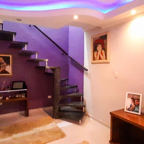 Casa à venda com 260m², 5 quartos e 2 vagas Casa à venda com 260m², 5 quartos e 2 vagasSala de Estar