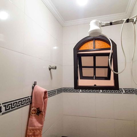 Casa à venda com 260m², 5 quartos e 2 vagas Casa à venda com 260m², 5 quartos e 2 vagasBanheiro 2