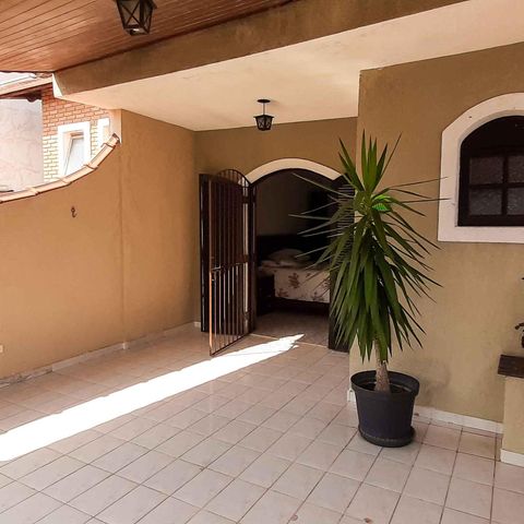 Casa à venda com 260m², 5 quartos e 2 vagas Casa à venda com 260m², 5 quartos e 2 vagasVaranda da Suíte 1