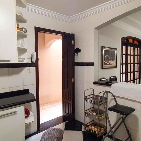 Casa à venda com 260m², 5 quartos e 2 vagas Casa à venda com 260m², 5 quartos e 2 vagasCozinha