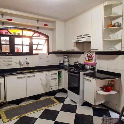 Casa à venda com 260m², 5 quartos e 2 vagas Casa à venda com 260m², 5 quartos e 2 vagasCozinha