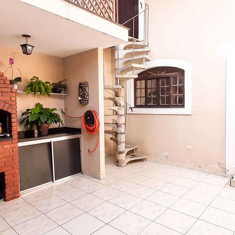 Casa à venda com 260m², 5 quartos e 2 vagas Casa à venda com 260m², 5 quartos e 2 vagasÁrea Gourmet