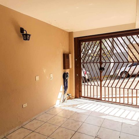 Casa à venda com 260m², 5 quartos e 2 vagas Casa à venda com 260m², 5 quartos e 2 vagasGaragem