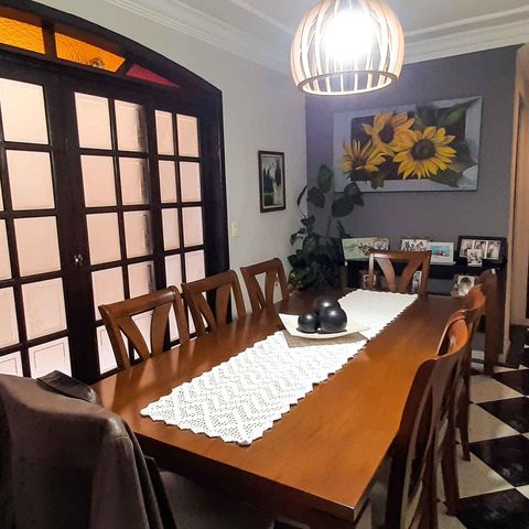 Casa à venda com 260m², 5 quartos e 2 vagas Casa à venda com 260m², 5 quartos e 2 vagasCopa