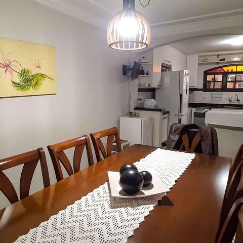 Casa à venda com 260m², 5 quartos e 2 vagas Casa à venda com 260m², 5 quartos e 2 vagasCopa