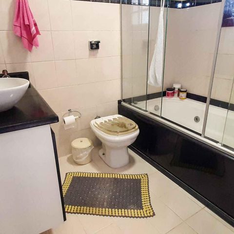 Casa à venda com 260m², 5 quartos e 2 vagas Casa à venda com 260m², 5 quartos e 2 vagasBanheiro da Suíte 1
