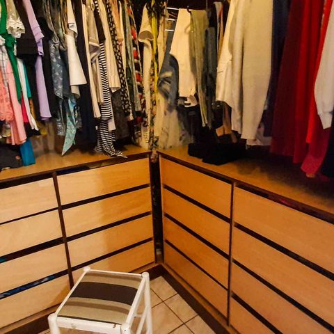 Casa à venda com 260m², 5 quartos e 2 vagas Casa à venda com 260m², 5 quartos e 2 vagasCloset da Suíte 1