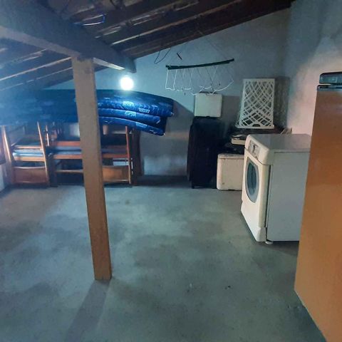 Casa à venda com 260m², 5 quartos e 2 vagas Casa à venda com 260m², 5 quartos e 2 vagasSótão