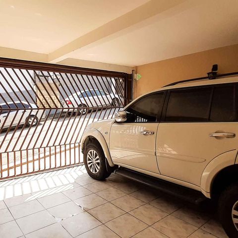 Casa à venda com 260m², 5 quartos e 2 vagas Casa à venda com 260m², 5 quartos e 2 vagasGaragem