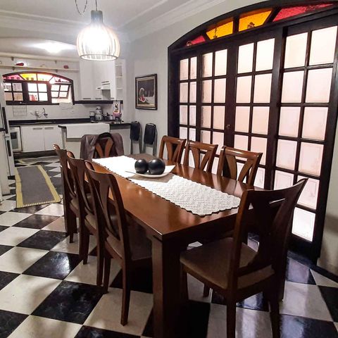 Casa à venda com 260m², 5 quartos e 2 vagas Casa à venda com 260m², 5 quartos e 2 vagasCopa