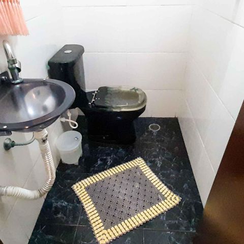 Casa à venda com 260m², 5 quartos e 2 vagas Casa à venda com 260m², 5 quartos e 2 vagasBanheiro 2