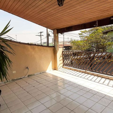 Casa à venda com 260m², 5 quartos e 2 vagas Casa à venda com 260m², 5 quartos e 2 vagasVaranda da Suíte 1