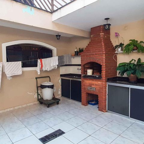 Casa à venda com 260m², 5 quartos e 2 vagas Casa à venda com 260m², 5 quartos e 2 vagasÁrea Gourmet